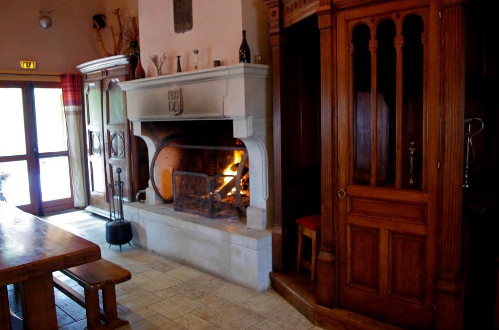 Auberge Les Tables Du Ban Saint-Pierre-la-Palud Eksteriør bilde